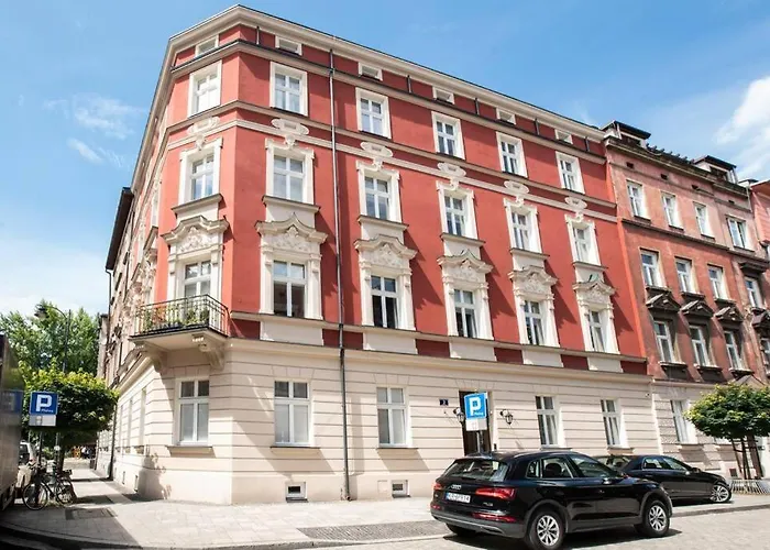 Elegant Luminis In 'S Old City